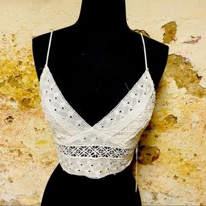 FREE PEOPLE White eyelet bralette Sz M NWT